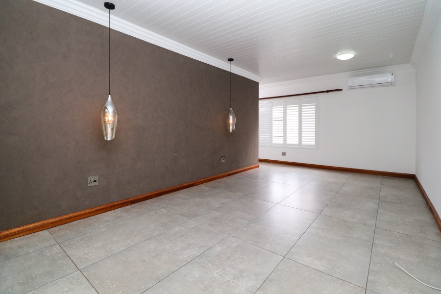 To Let 3 Bedroom Property for Rent in Flamwood North West